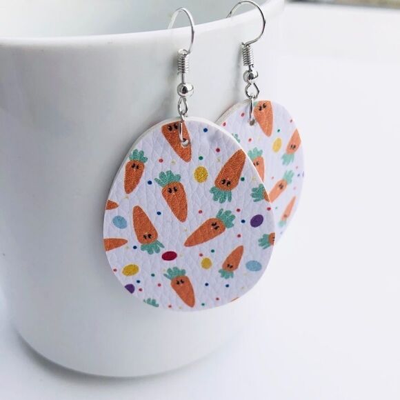 Jewelry - Faux leather tear drop dangle fashion earrings